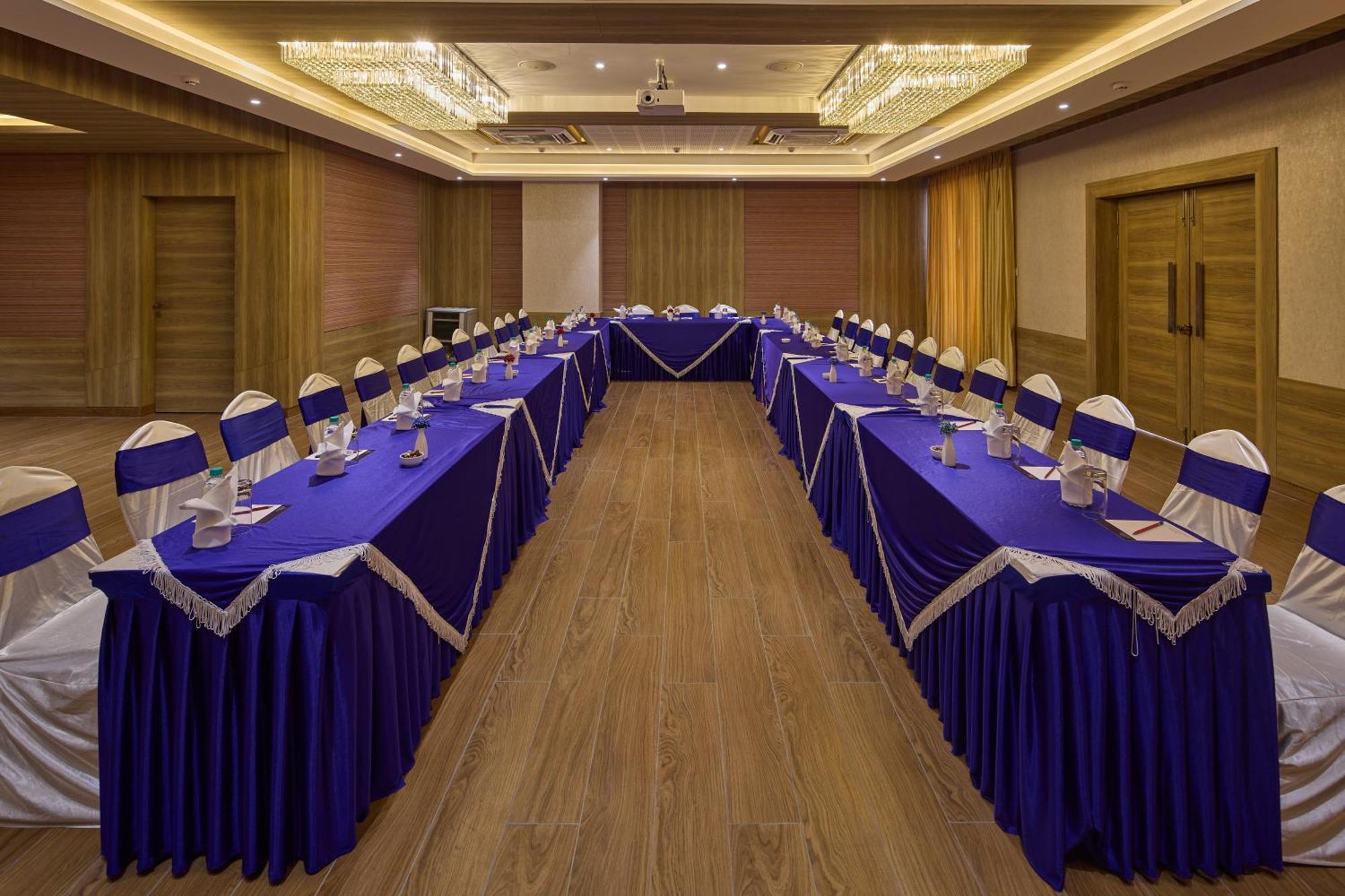 Grand Continent Hosur A Sarovar Portico Affiliate Hotel Ngoại thất bức ảnh