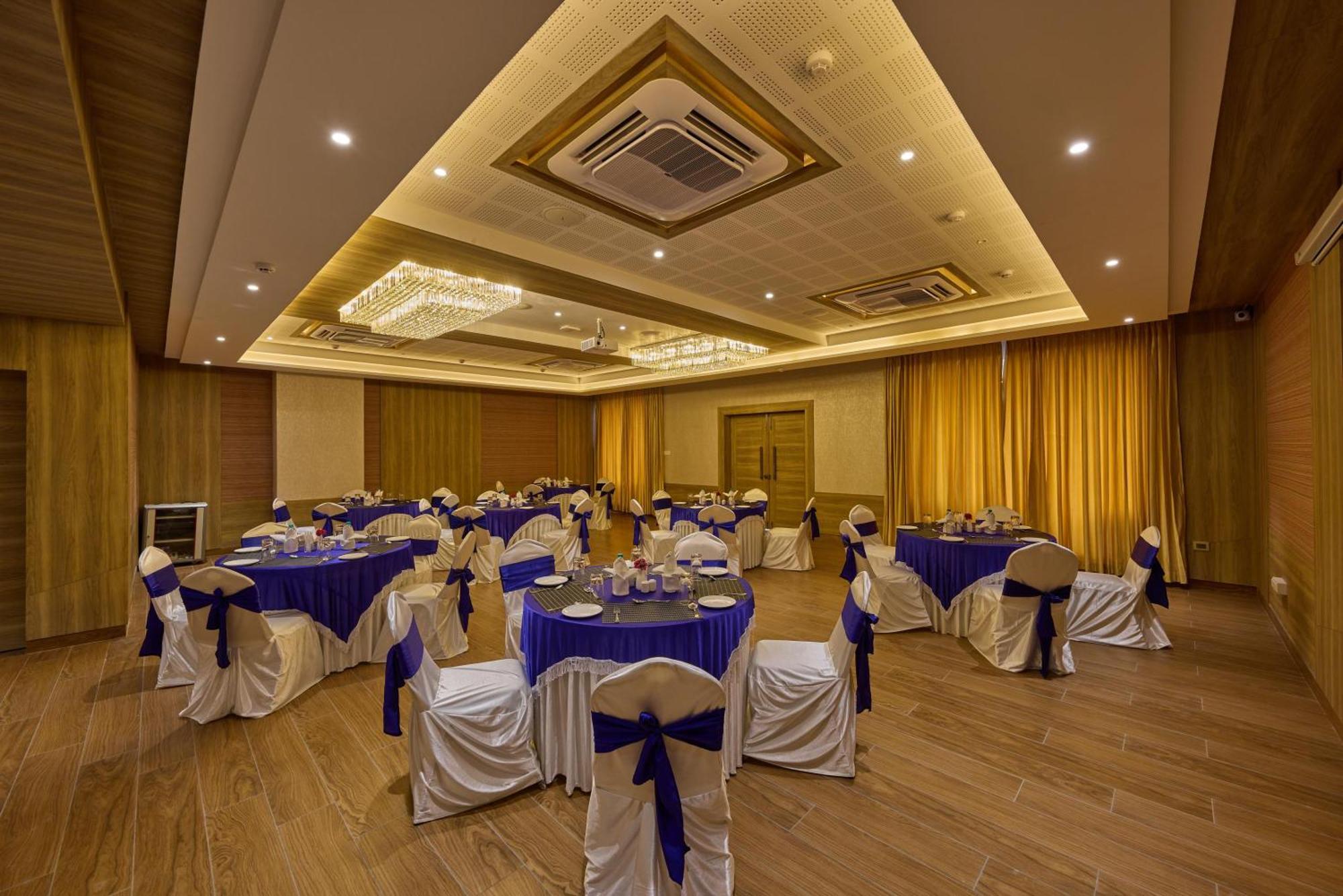 Grand Continent Hosur A Sarovar Portico Affiliate Hotel Ngoại thất bức ảnh